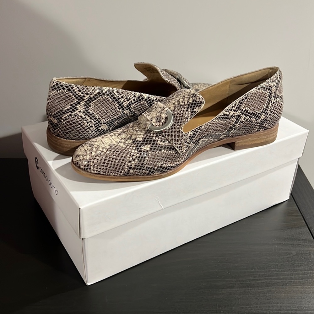 Leather snakeskin flats, great for work or play